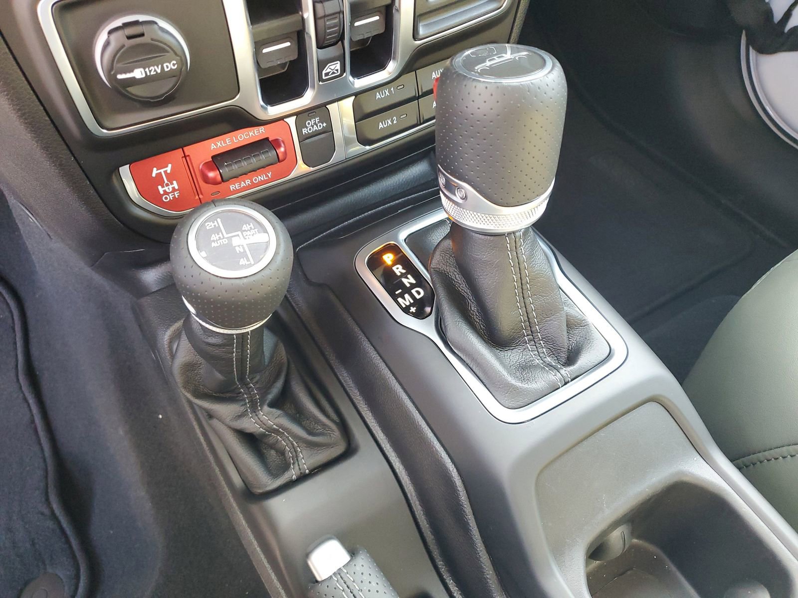 Used 2025 Jeep Gladiator Mojave AWD/4WD image 26
