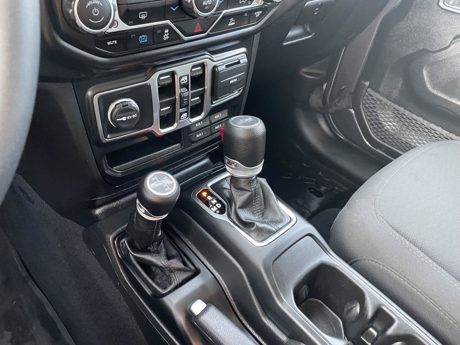 Used 2023 Jeep Wrangler Unlimited AWD/4WD image 27