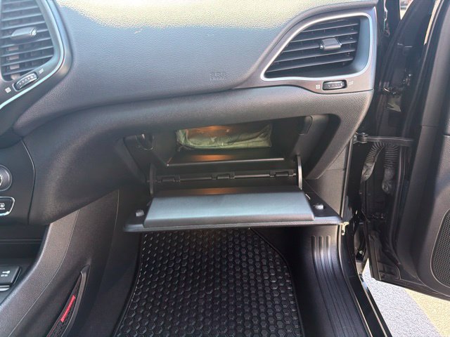 Used 2019 Jeep Cherokee Trailhawk w/ Cold Weather Group AWD/4WD image 38