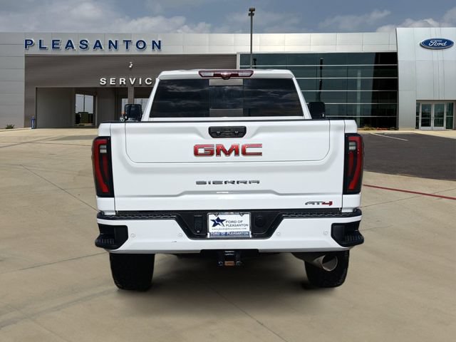 Used 2024 GMC Sierra 2500 AT4 w/ AT4 Premium Plus Package AWD/4WD image 4