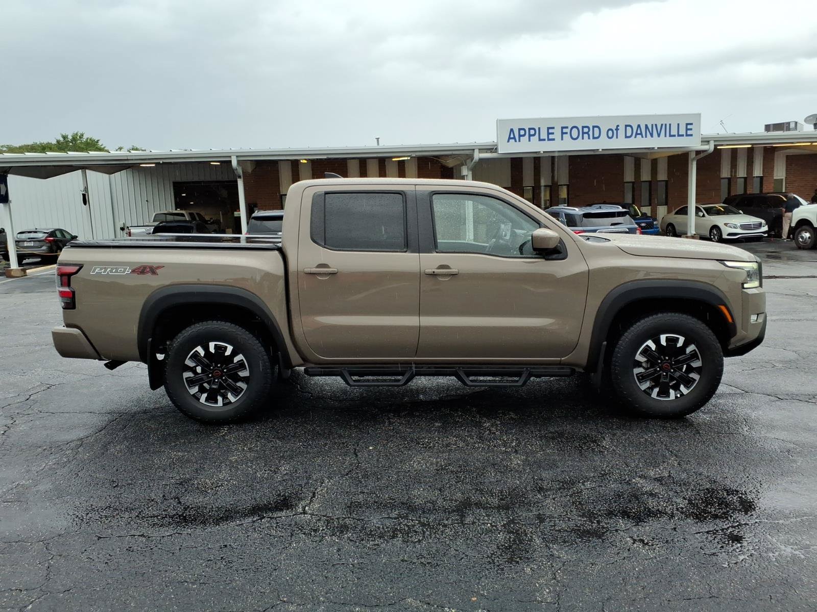 Used 2022 Nissan Frontier PRO-4X w/ Off-Road Protection Package AWD/4WD image 9