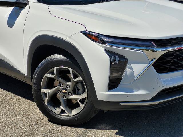Used 2025 Chevrolet Trax LT w/ Driver Confidence Package FWD image 9