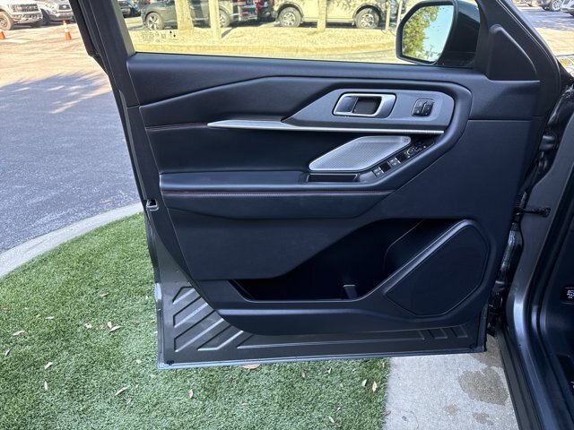 Certified 2025 Ford Explorer ST AWD/4WD image 13