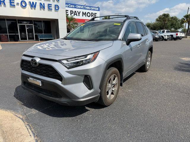 Used 2025 Toyota RAV4 XLE AWD/4WD image 2