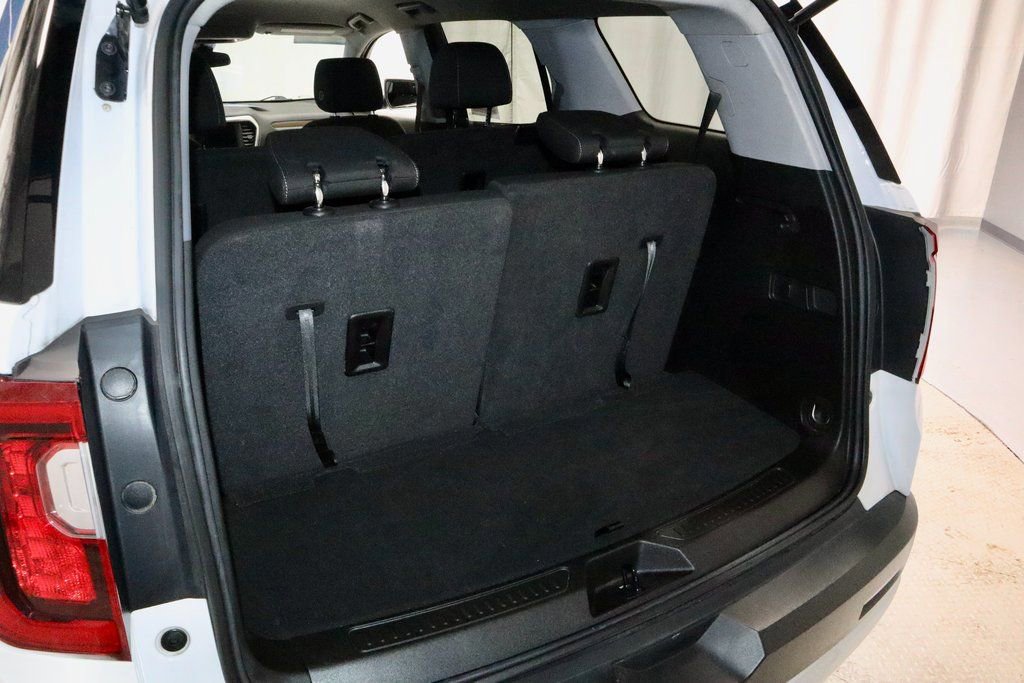Used 2023 GMC Acadia SLE image 15