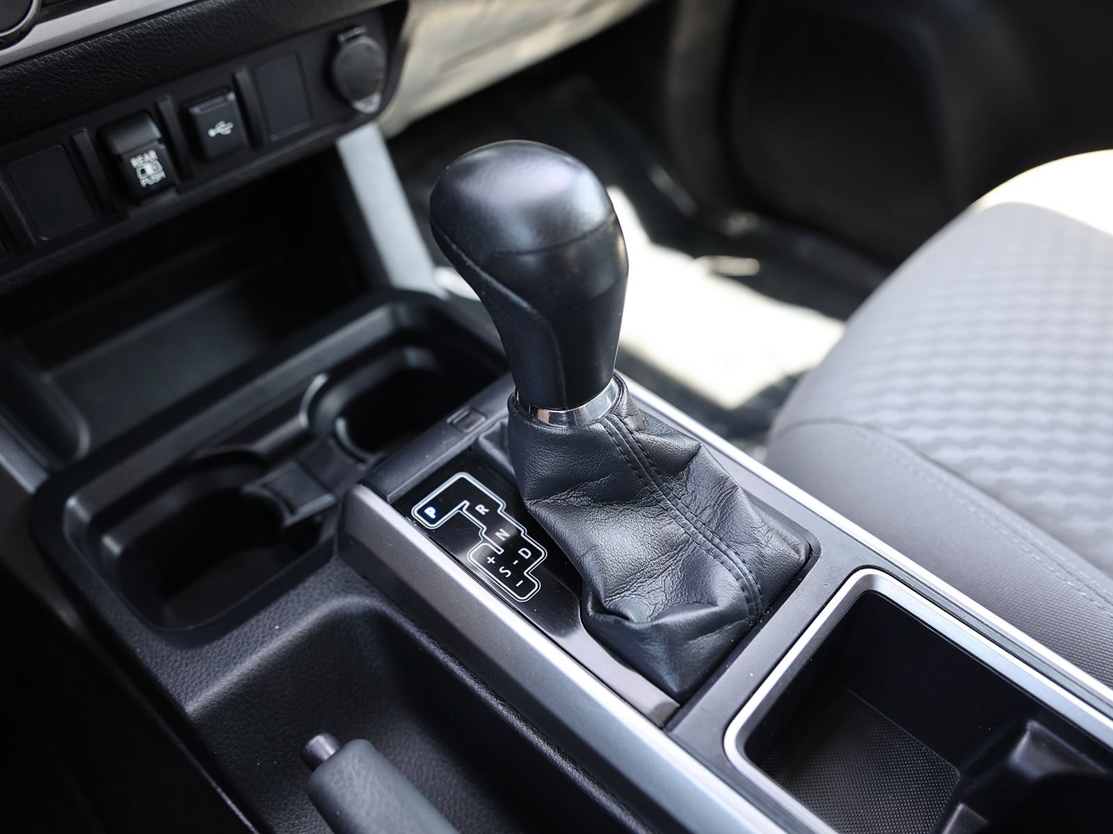 Used 2021 Toyota Tacoma SR5 AWD/4WD image 35
