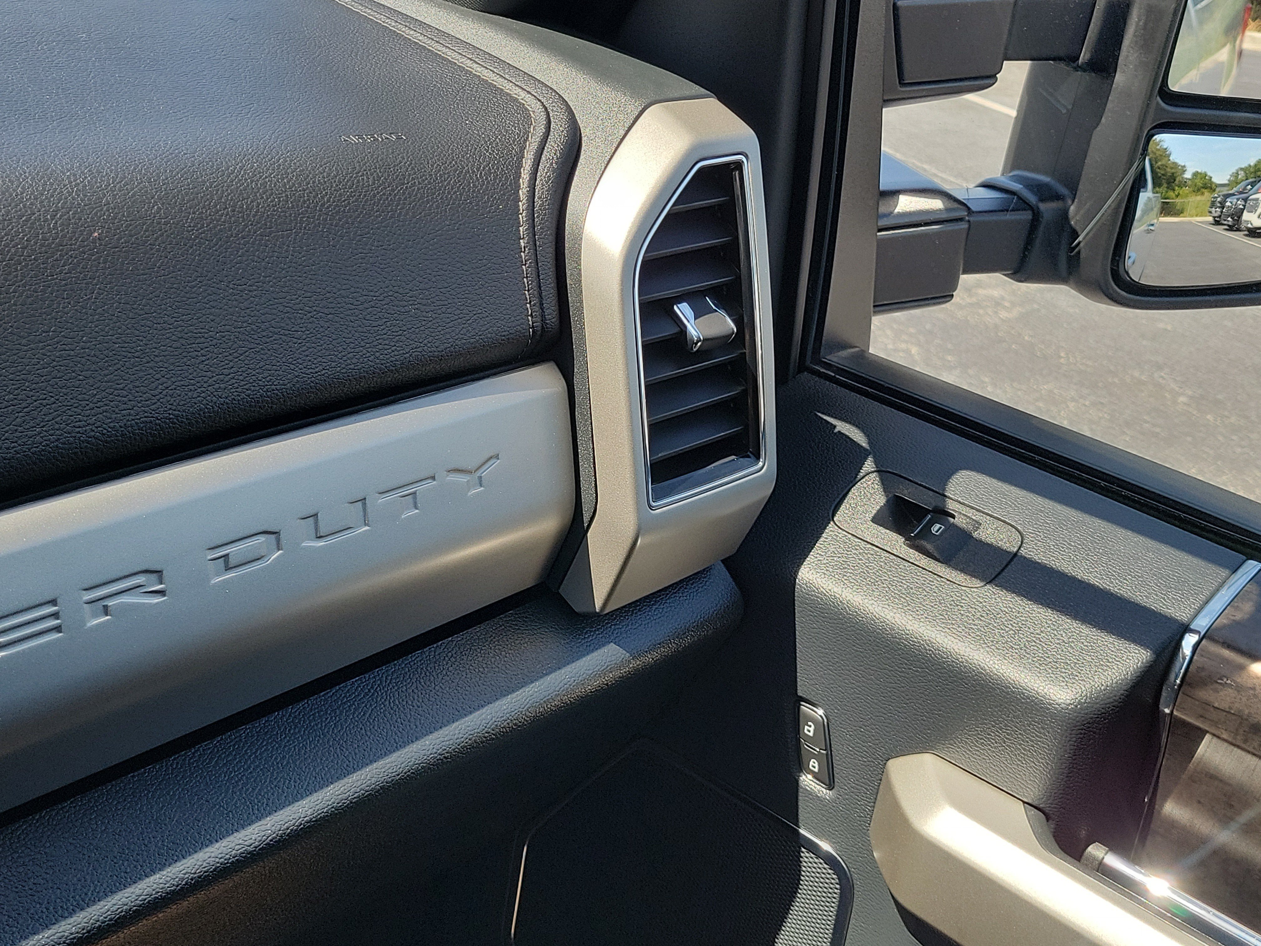 Certified 2022 Ford F250 Lariat w/ Lariat Ultimate Package AWD/4WD image 28