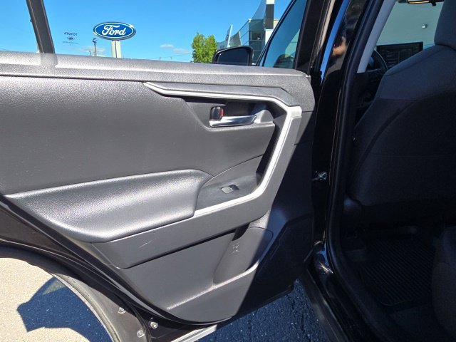 Used 2022 Toyota RAV4 XLE AWD/4WD image 40