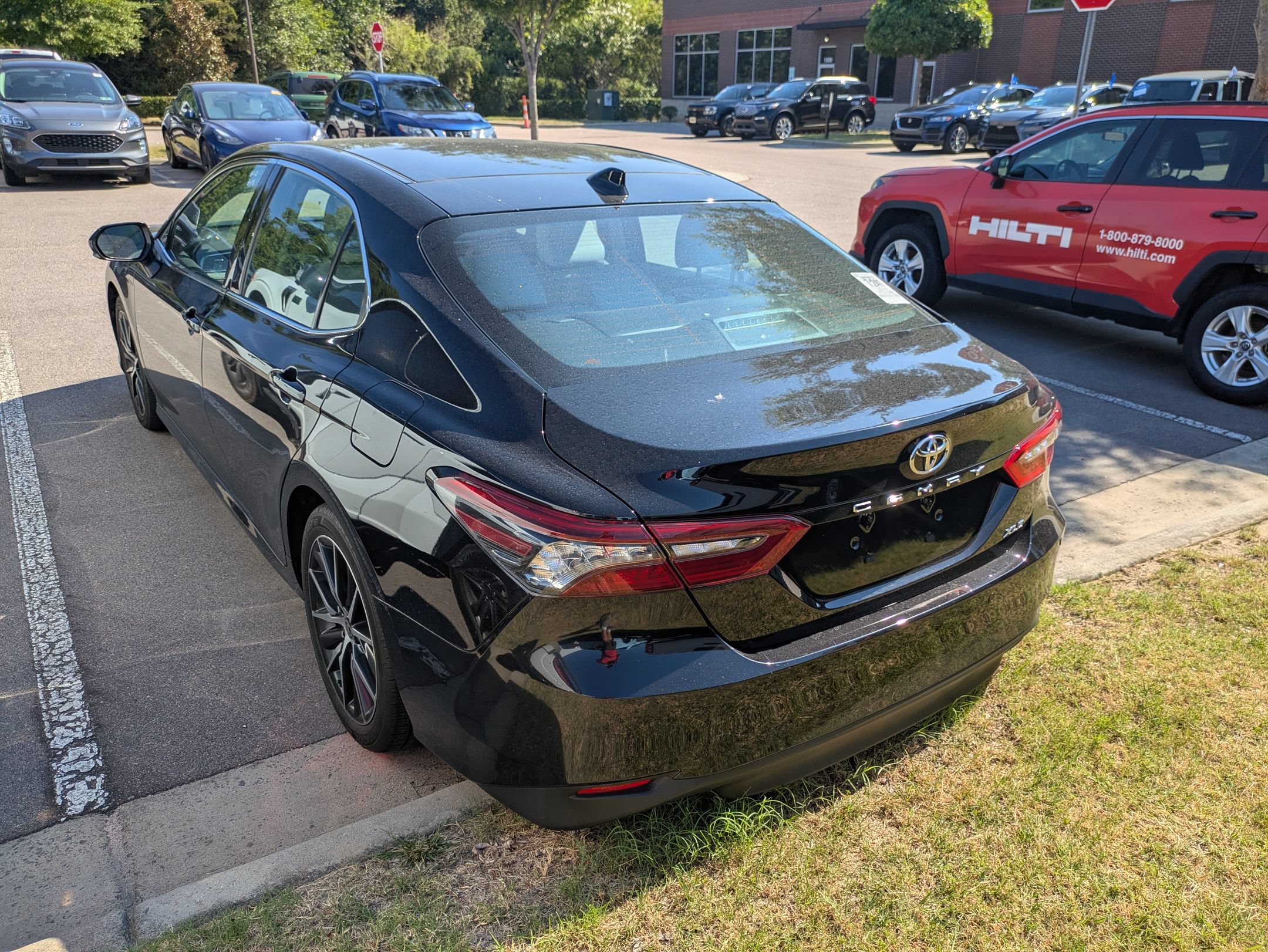 Used 2024 Toyota Camry XLE w/ Navigation Package FWD image 4