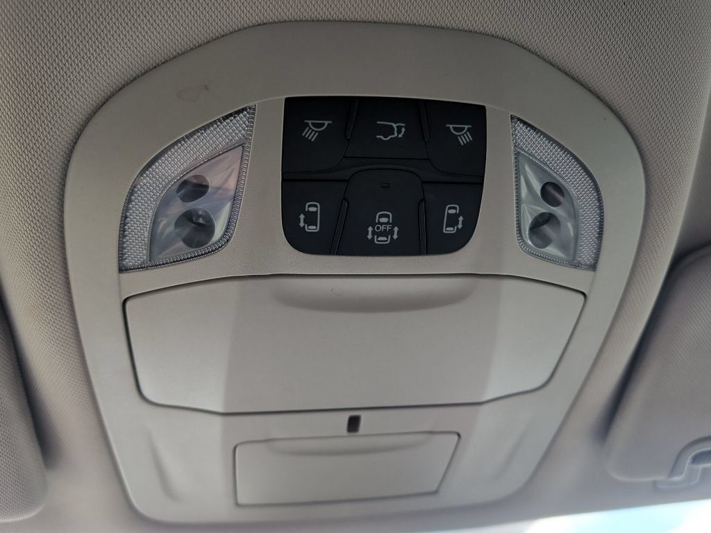Used 2024 Chrysler Pacifica Touring-L FWD image 18