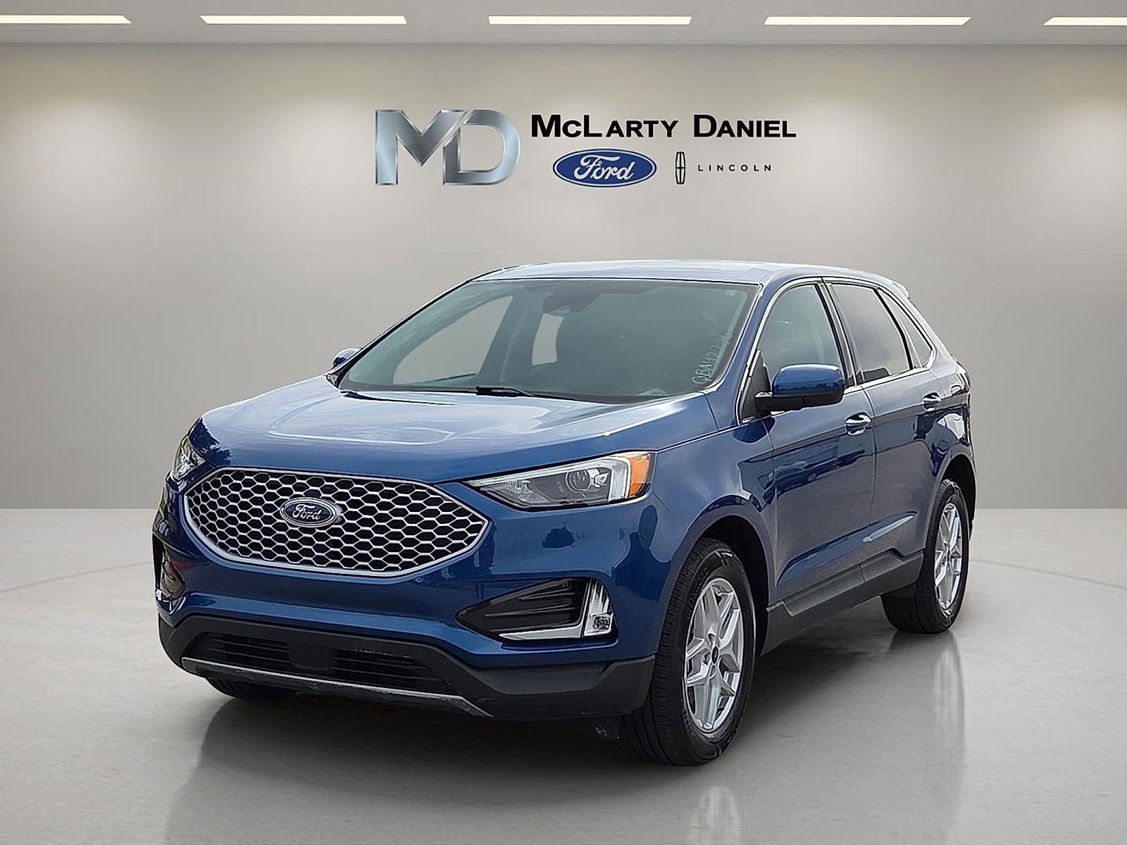 Certified 2023 Ford Edge SEL w/ Convenience Package AWD/4WD image 2