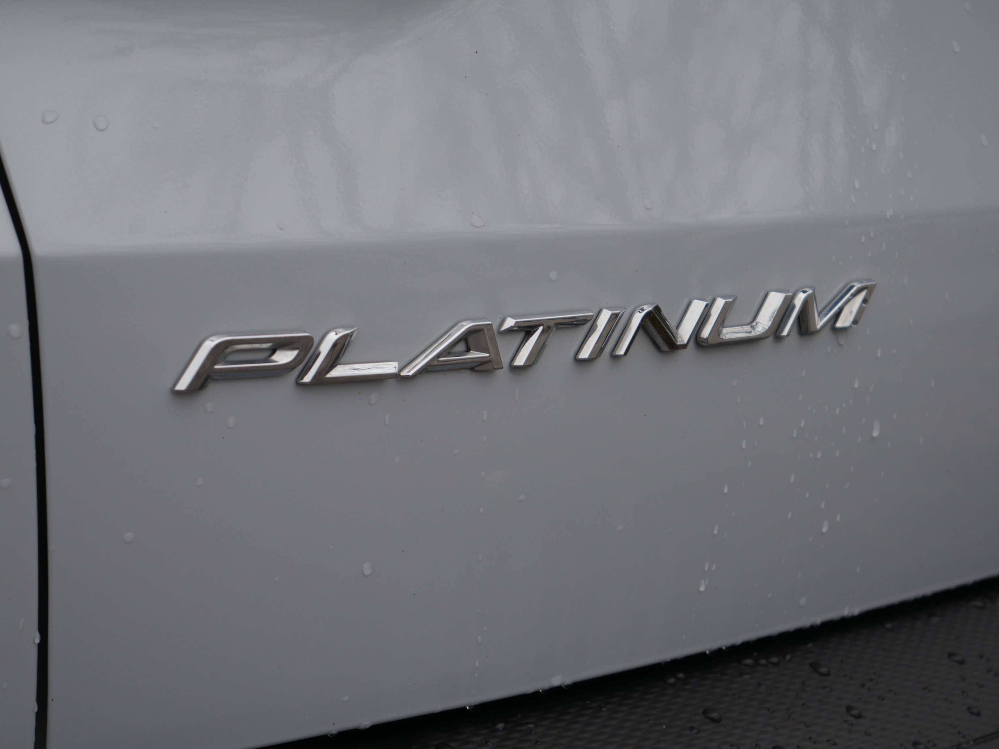 Certified 2025 Ford Escape Platinum AWD/4WD image 17
