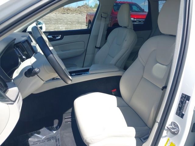 Used 2023 Volvo XC60 B5 Plus AWD/4WD image 22