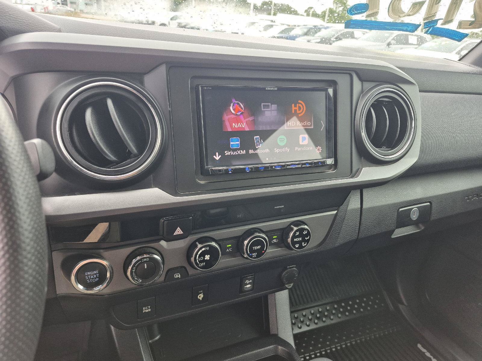Used 2017 Toyota Tacoma TRD Sport w/ Tow Package (A/T) AWD/4WD image 3