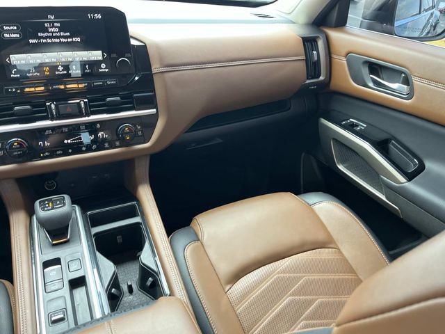 Used 2024 Nissan Pathfinder Platinum w/ Cargo Package image 16