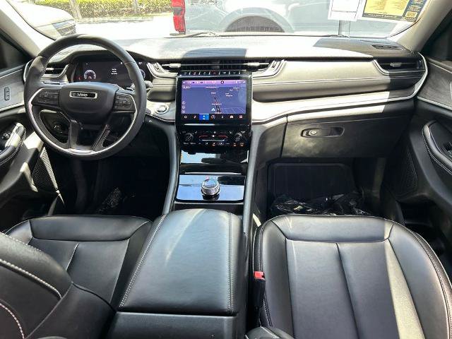 Used 2024 Jeep Grand Cherokee L Limited w/ Black Appearance Package RWD image 10