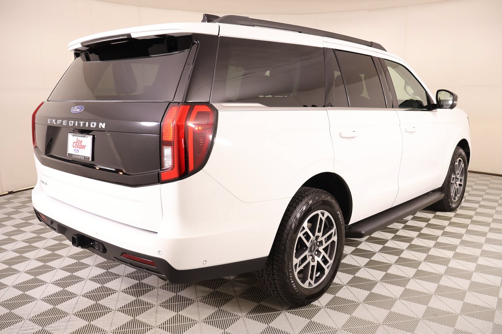 Certified 2025 Ford Expedition Active AWD/4WD image 23