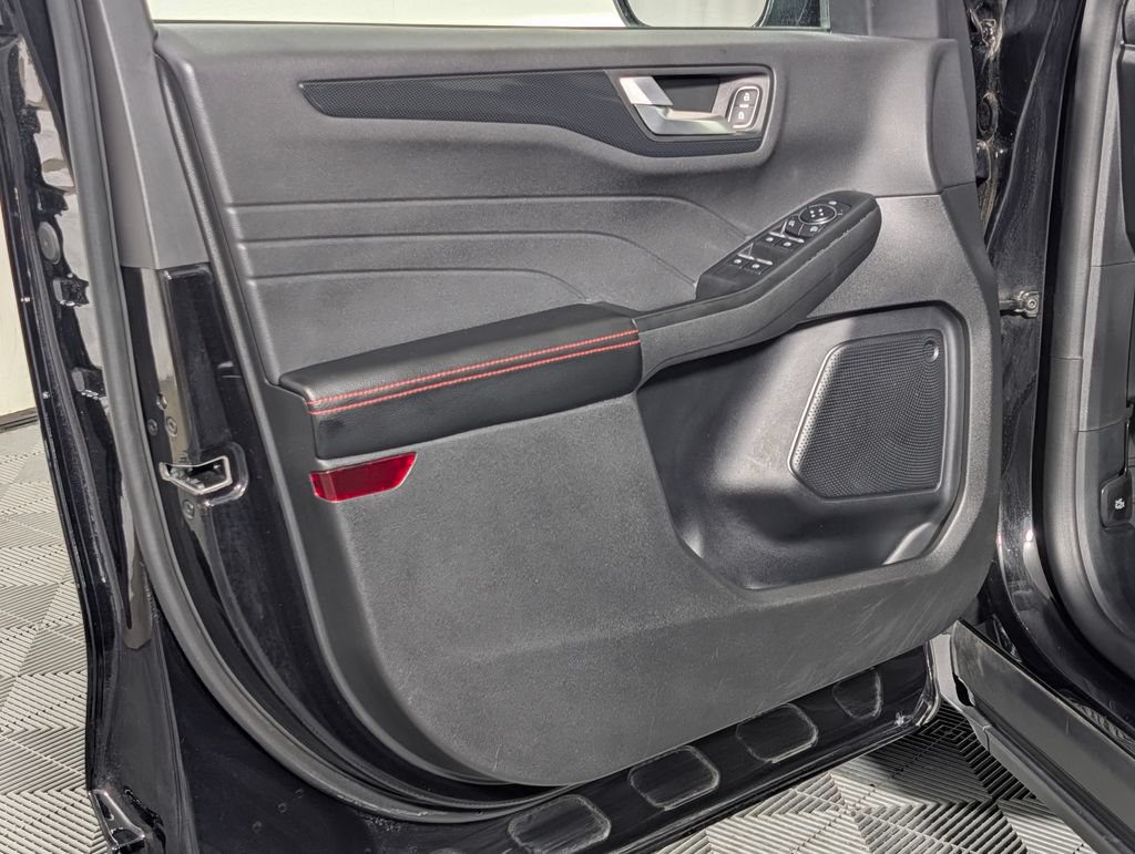 Certified 2025 Ford Escape ST-Line FWD image 24
