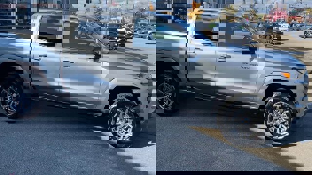 Used 2023 Chevrolet Colorado LT w/ LT Convenience Package II image 3