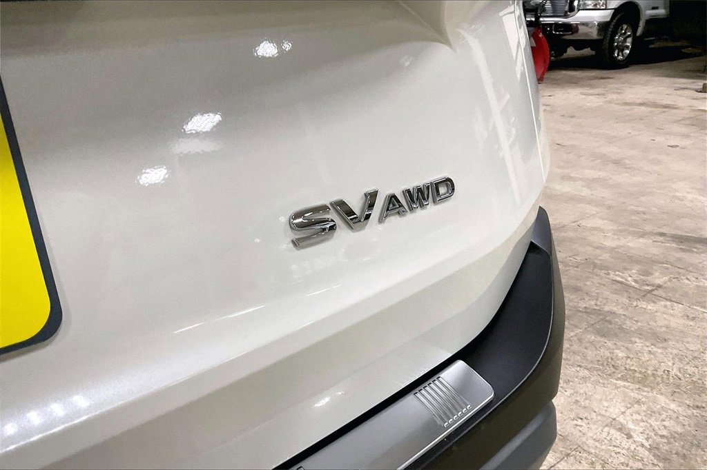 Used 2023 Nissan Rogue SV w/ SV Premium B Package image 10