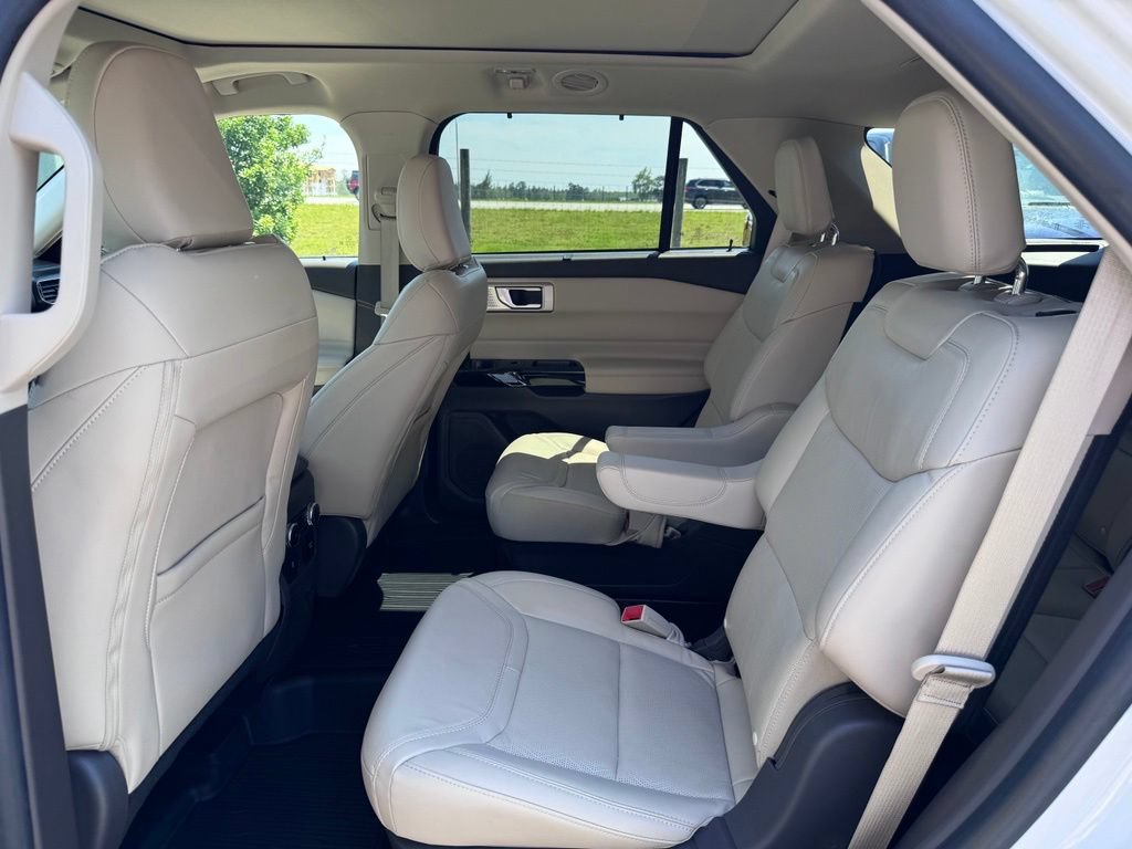 Certified 2023 Ford Explorer Platinum w/ Technology Package AWD/4WD image 12