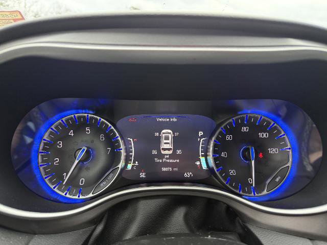 Used 2024 Chrysler Pacifica Touring-L image 8