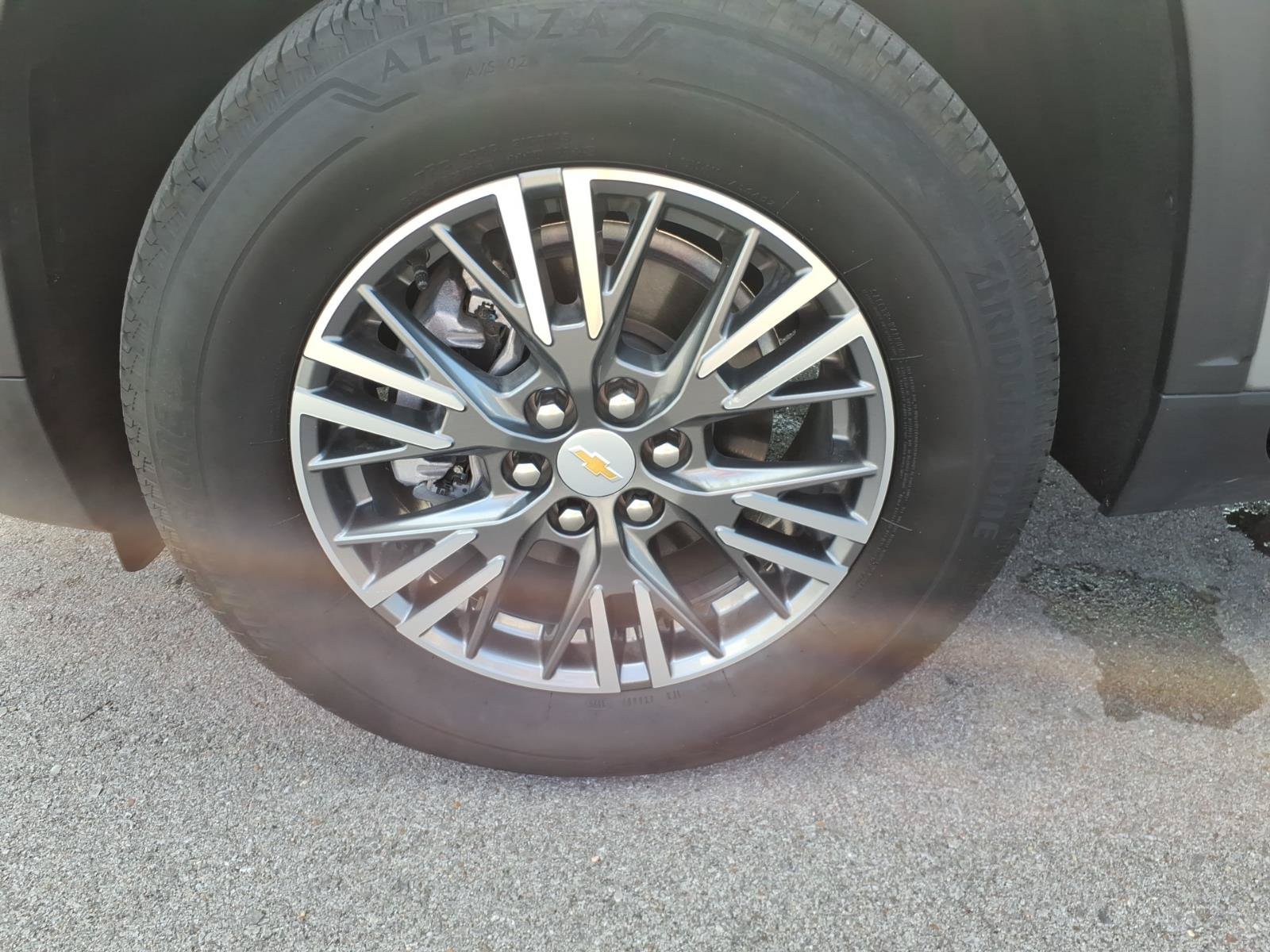 Used 2026 Chevrolet Traverse LT FWD image 9