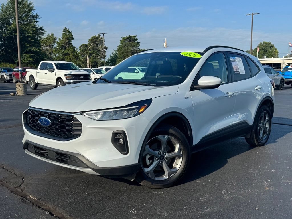 Certified 2025 Ford Escape ST-Line Select AWD/4WD image 27