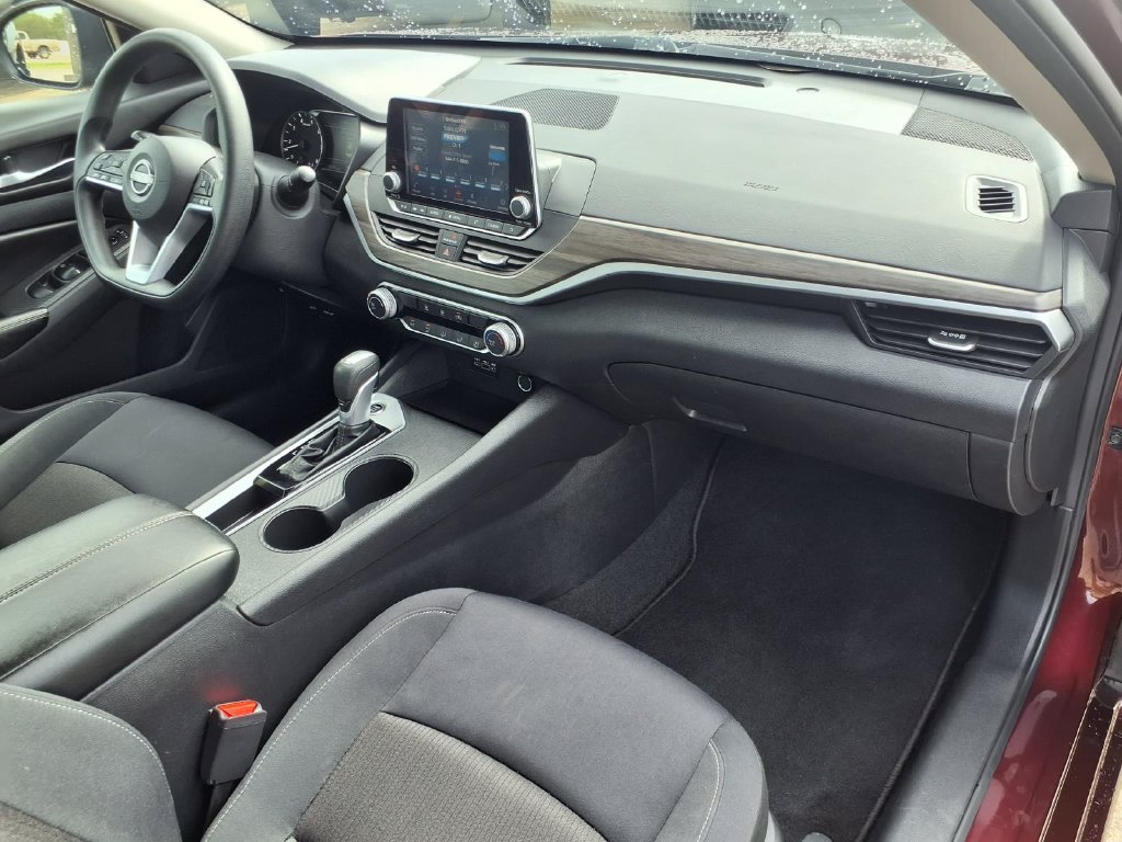 Used 2025 Nissan Altima 2.5 SV FWD image 29