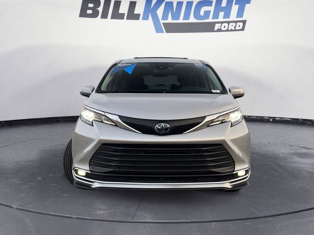 Used 2021 Toyota Sienna XLE image 8