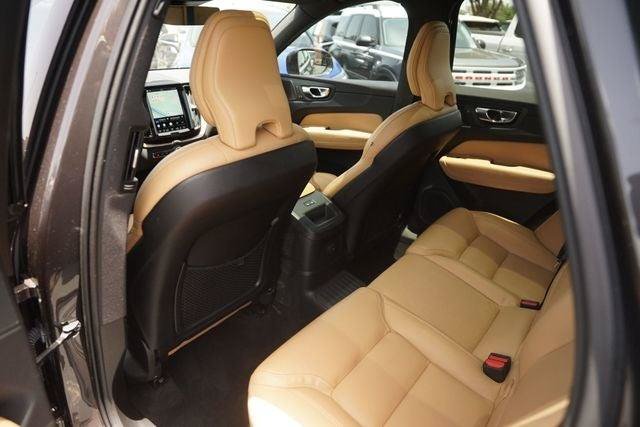 Used 2022 Volvo XC60 T8 Inscription w/ Advanced Package AWD/4WD image 12