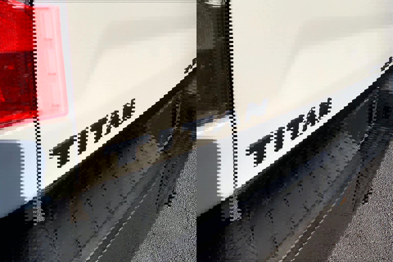 Used 2018 Nissan Titan PRO-4X image 12