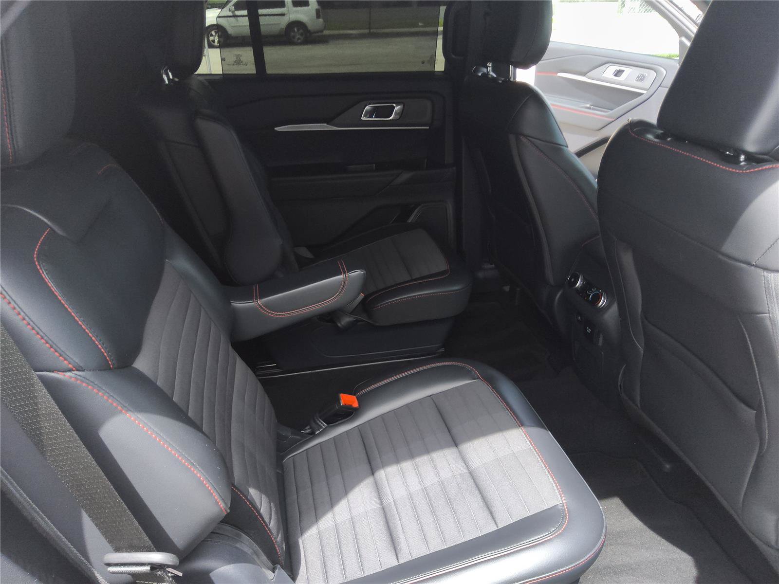 Certified 2025 Ford Explorer ST-Line w/ Premium Package RWD image 26