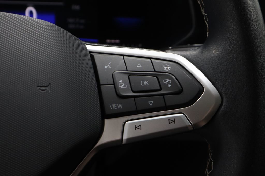 Used 2023 Volkswagen Taos SE w/ Panoramic Sunroof Package AWD/4WD image 30