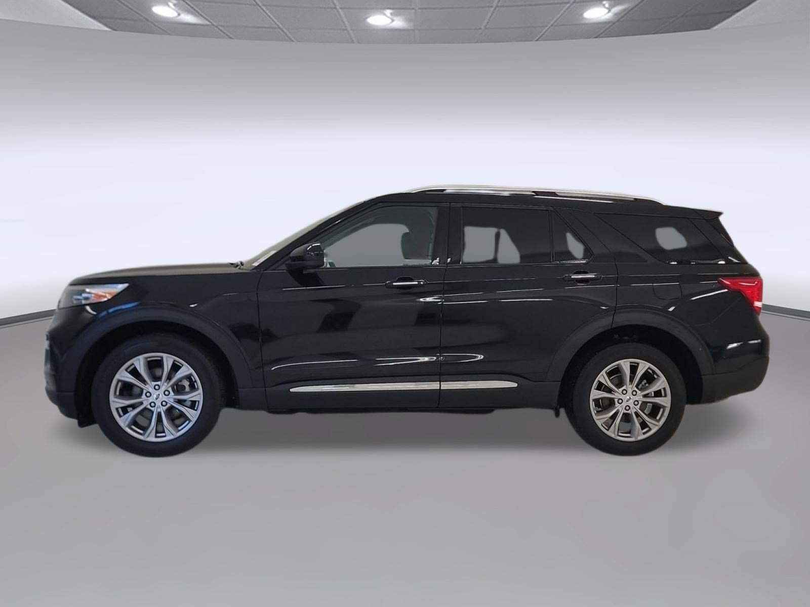 Certified 2024 Ford Explorer Limited AWD/4WD image 2
