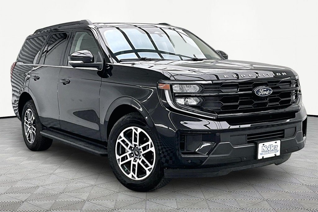 Certified 2025 Ford Expedition Active AWD/4WD image 12