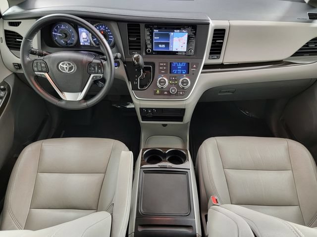 Used 2020 Toyota Sienna XLE w/ XLE Navigation Package AWD/4WD image 20