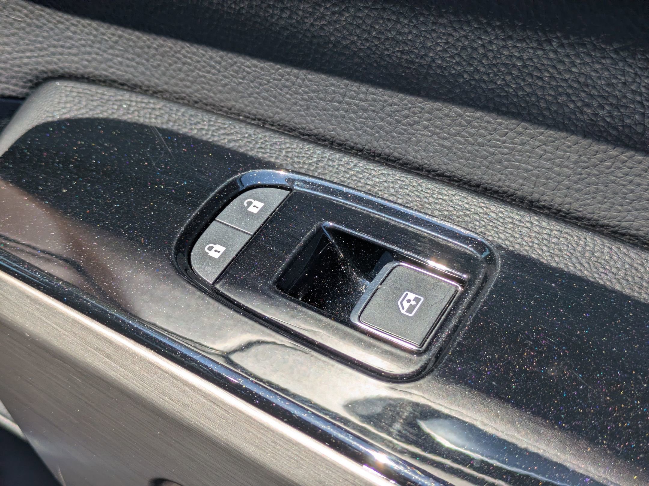 Used 2024 Nissan Pathfinder Platinum w/ Black Appearance Package FWD image 39