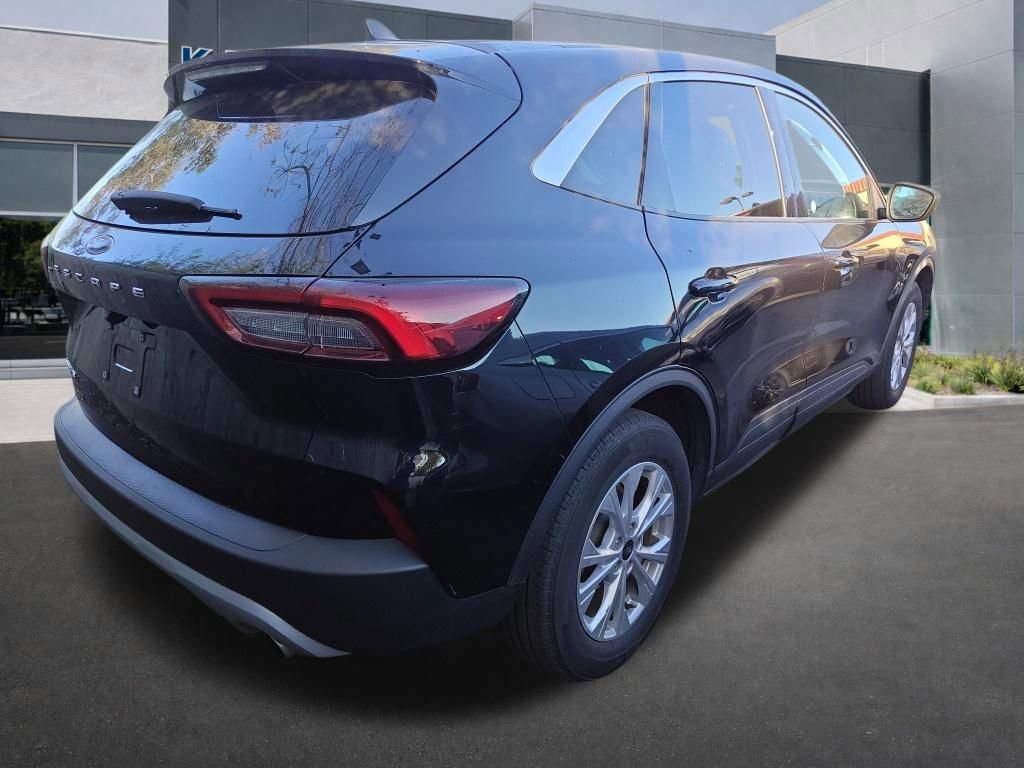 Certified 2024 Ford Escape Active w/ Cold Weather Package image 3