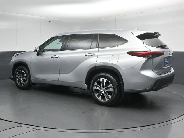 Used 2021 Toyota Highlander XLE AWD/4WD image 5