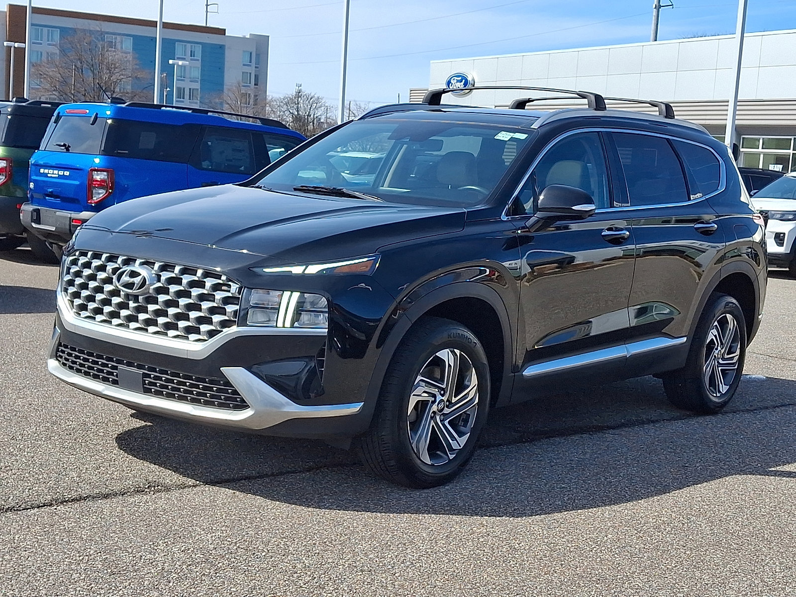 Used 2023 Hyundai Santa Fe SEL w/ Premium Package image 2