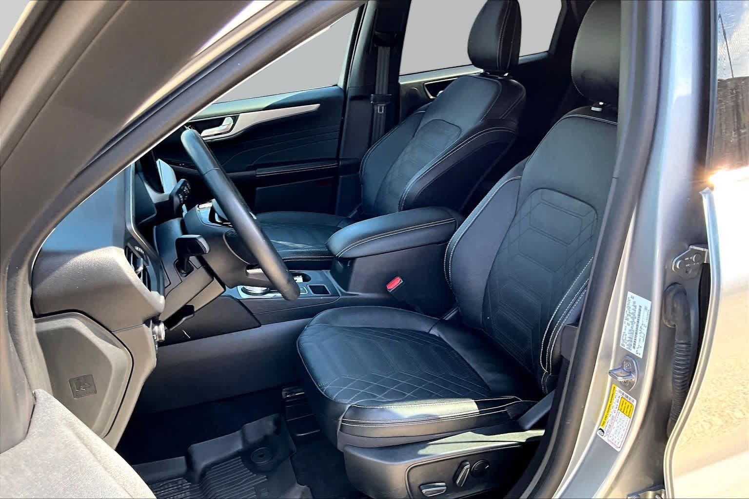 Certified 2023 Ford Escape SE w/ PHEV Premium Package FWD image 10
