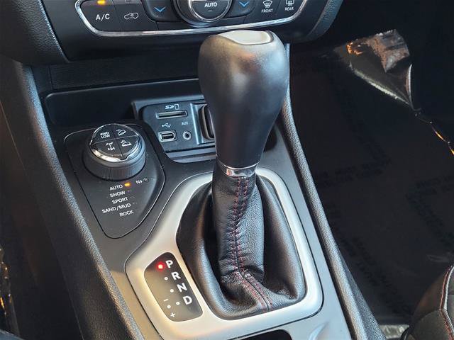 Used 2018 Jeep Cherokee Trailhawk w/ Comfort/Convenience Group AWD/4WD image 25