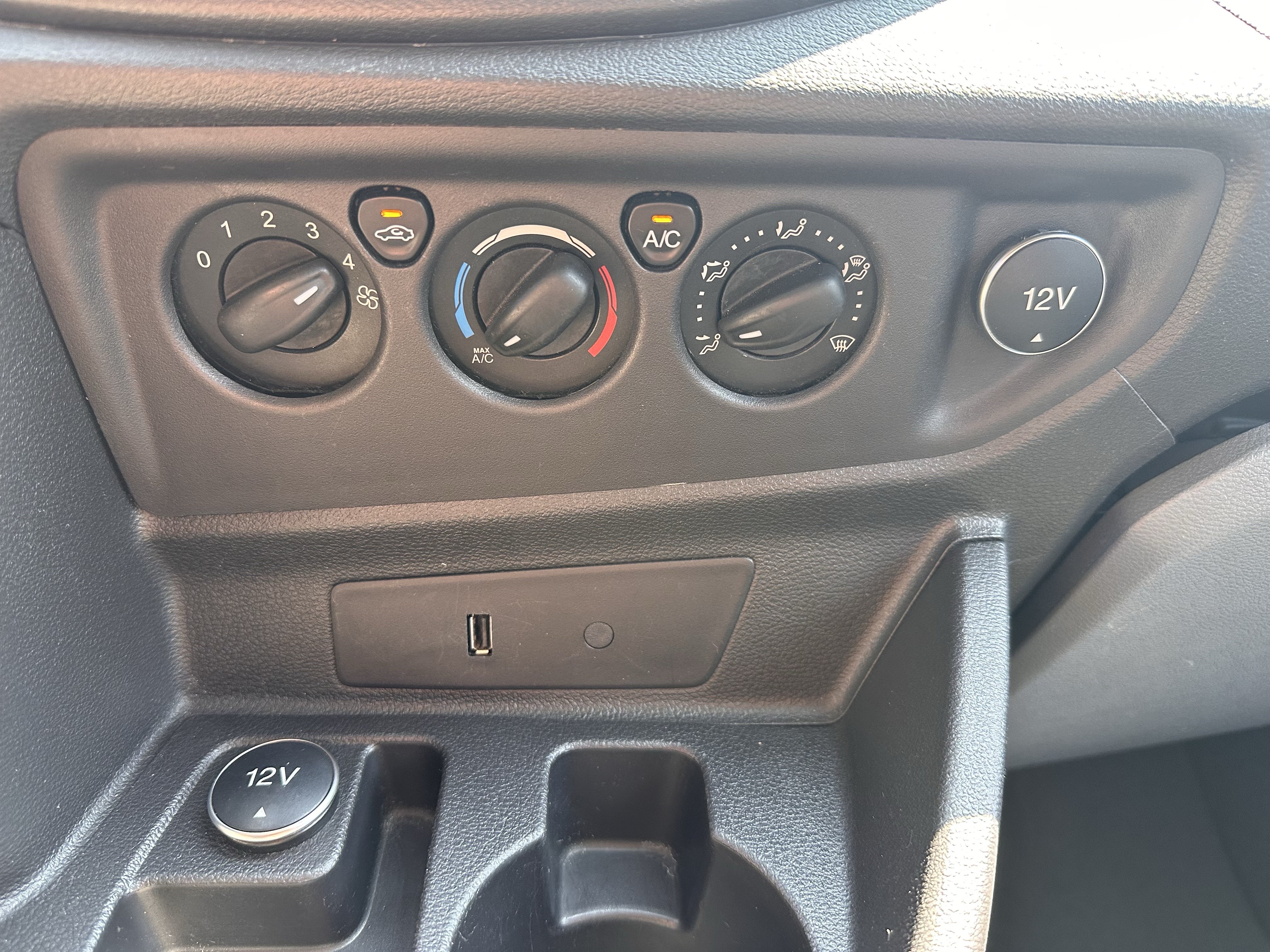 Certified 2019 Ford Transit 350 XLT RWD image 25