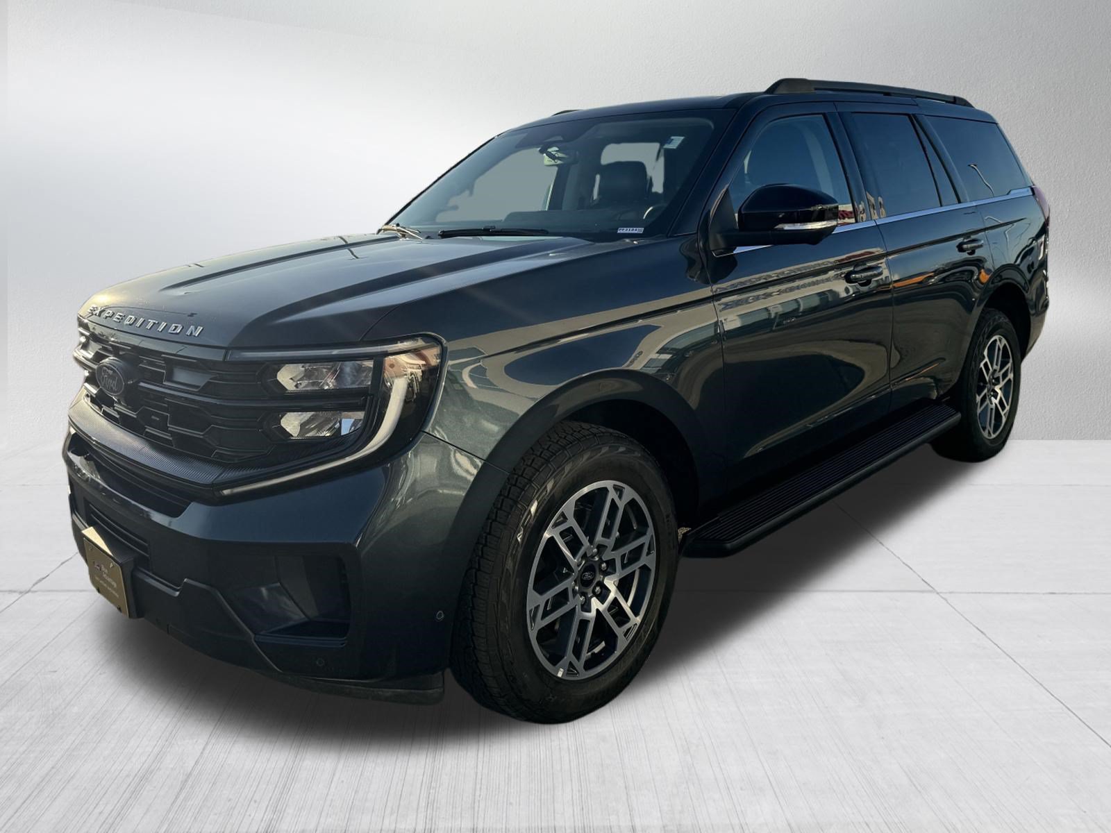 Certified 2025 Ford Expedition Active AWD/4WD image 3