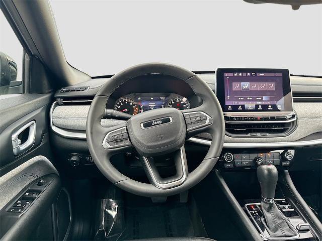 Used 2024 Jeep Compass Latitude image 18