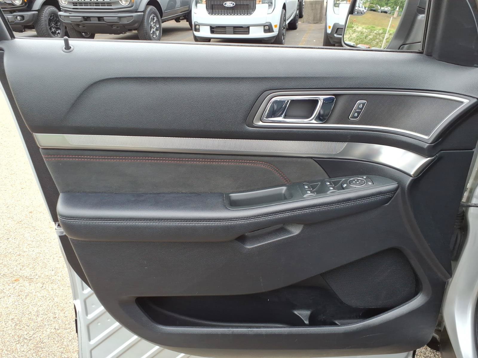 Certified 2018 Ford Explorer XLT w/ Equipment Group 202A AWD/4WD image 12