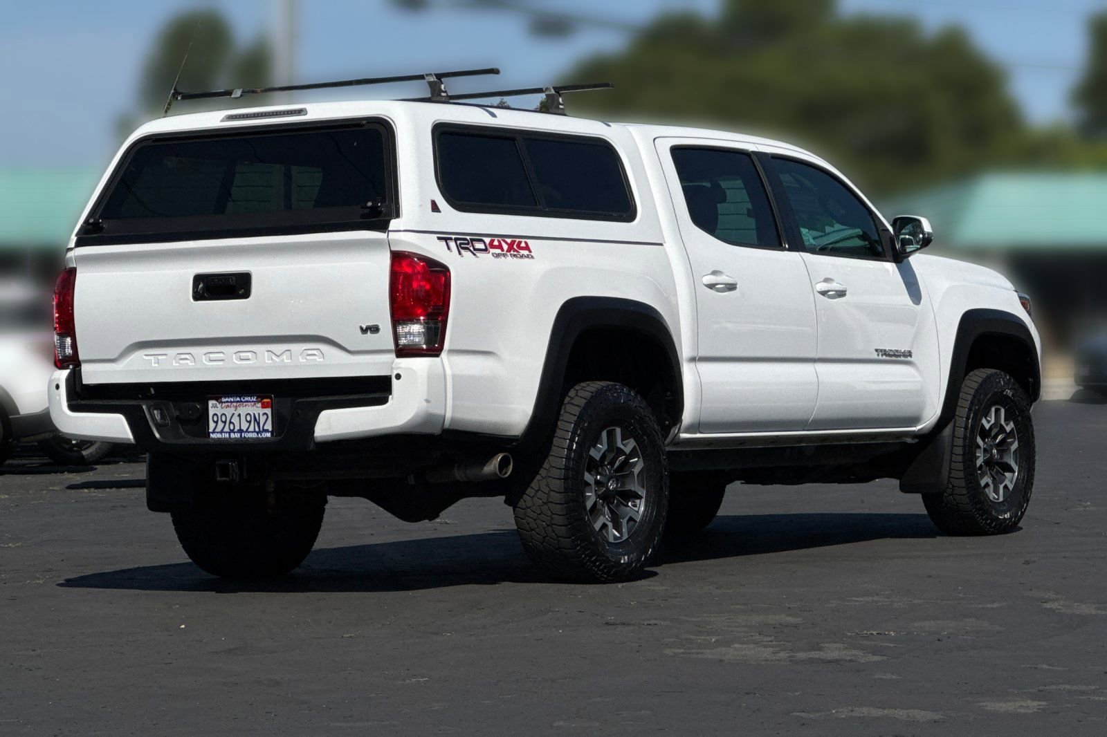 Used 2017 Toyota Tacoma TRD Off-Road AWD/4WD image 30
