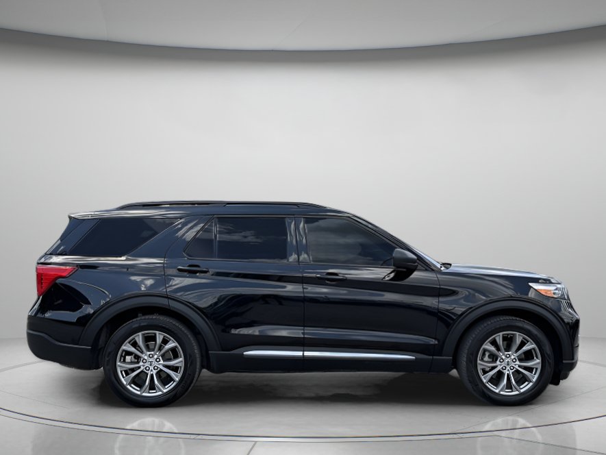 Certified 2022 Ford Explorer XLT w/ Equipment Group 202A RWD image 2