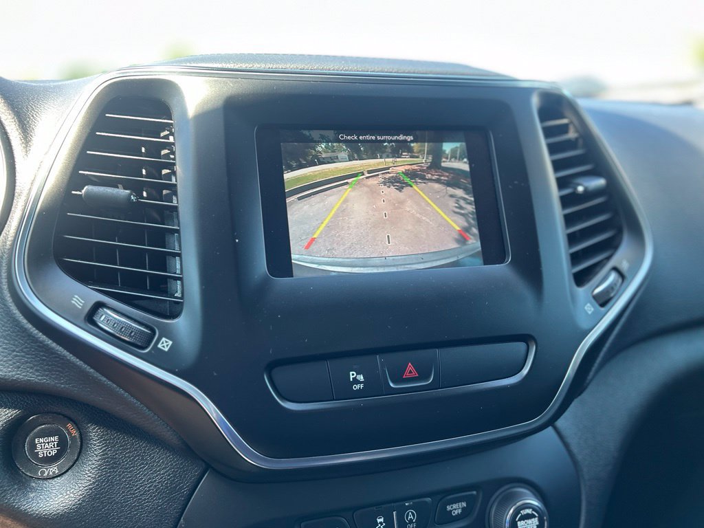 Used 2020 Jeep Cherokee Latitude Plus FWD image 21